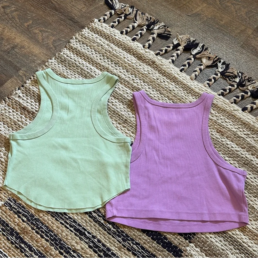 ☾ AE cropped tank top bundle - Picture 4 of 5